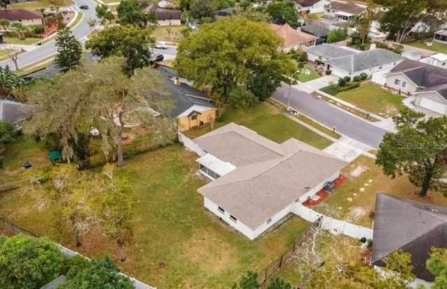 1560 GUINEVERE Drive Gallery 2
