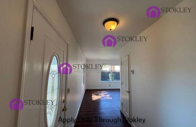 9902 Mangos Drive Gallery 3