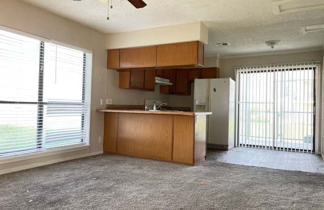 2 Bedroom 2 Bath Apartment w/ Washer and Dryer Connections photos photos