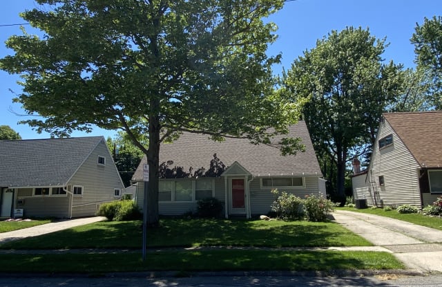 2170 Wichert Dr - 2170 Wichert Drive, Cuyahoga Falls, OH 44221