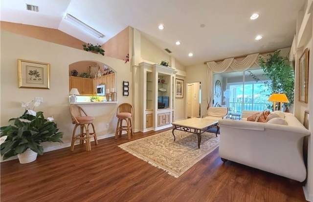 6580 Huntington Lakes Cir Gallery 2