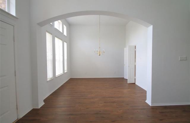4004 Lakeside Drive Gallery 4