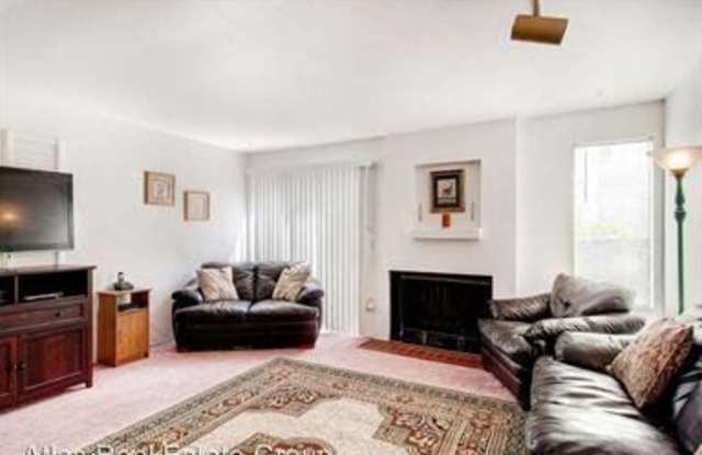 1050 S Monaco Parkway Unit 43 Gallery 3