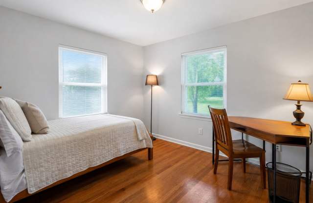 5 BEDROOM | 2 BATHROOM CAMPUS RENTAL Gallery 4