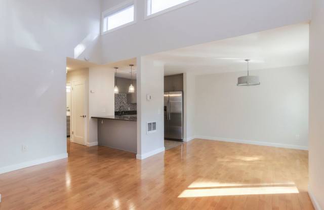 2BR/2BA Top Floor Condo with EV Charger & 2 Balconies | Near Palo Alto | YouTube Tour photos photos