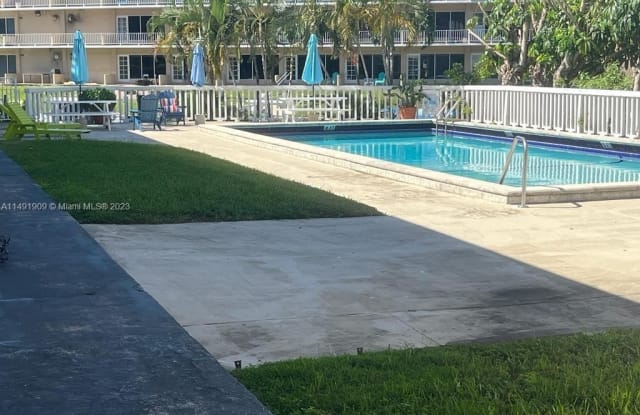 6100 Caballero Blvd - 6100 Caballero Boulevard, Coral Gables, FL 33146