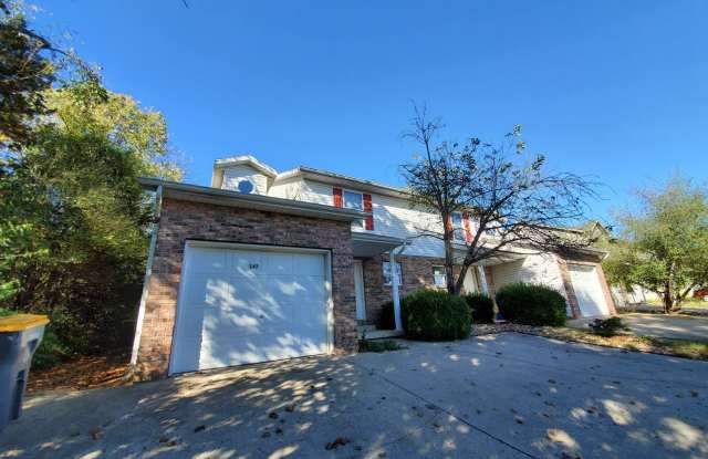4 bedroom, 2 bathroom duplex. photos photos