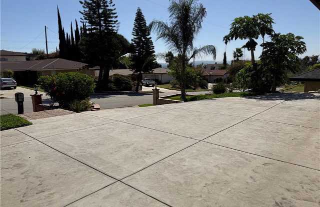 1543 North Hilltop Drive Gallery 2