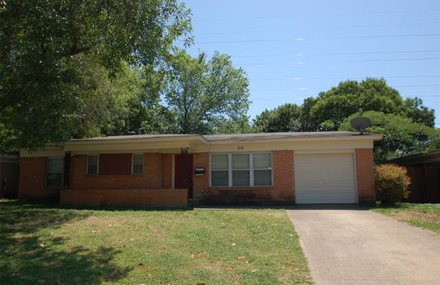 109 Berkshire Lane - 109 Berkshire Lane, Fort Worth, TX 76134