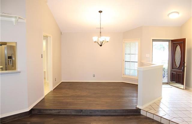 1409 Autumn Chase Square Gallery 2