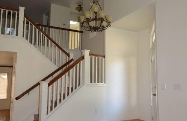 Beautiful Home in Southwest Visalia with Pool Gallery 1