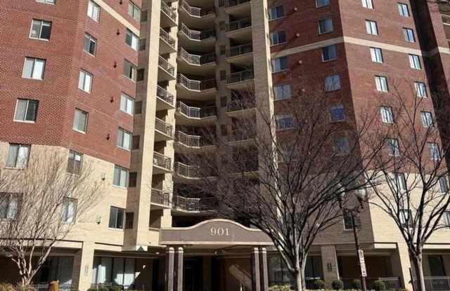 Updated 1BR Condo with Parking Near Virginia Square Metro - 901 North Monroe Street, Arlington, VA 22201
