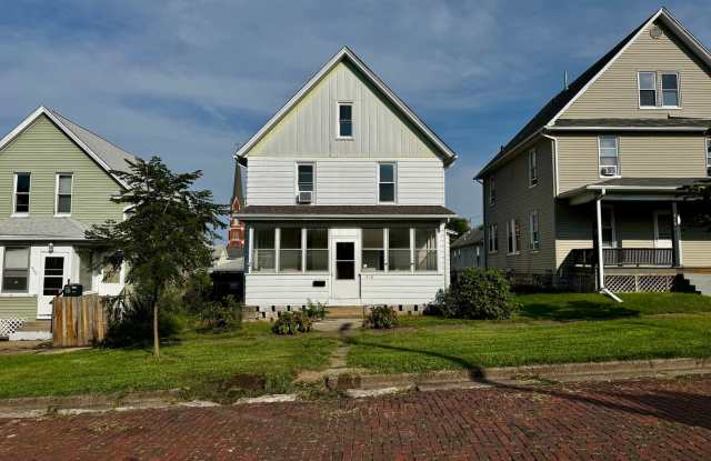 8 Bedroom, 2 Bathroom Home with 3-Car Garage – Fully Updated! photos photos