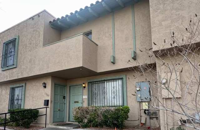 2 BEDROOMS 1.5 BATHROOM TOWNHOUSE AVAILABLE FOR RENT JONES AND VEGAS DR !!! photos photos 2 BEDROOMS 1.5 BATHROOM TOWNHOUSE AVAILABLE FOR RENT JONES AND VEGAS DR !!! photos photos