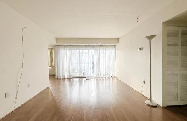 9718 KINGSBRIDGE Drive unit: 101 Gallery 3
