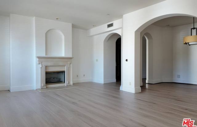 137 S Spalding Dr unit: 203 photos photos