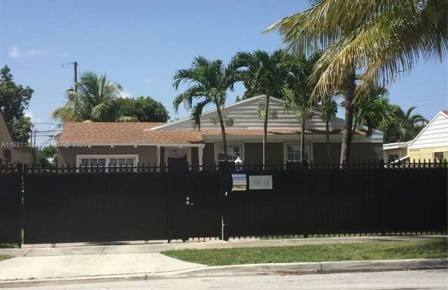 1831 SW 17th Ter photos photos