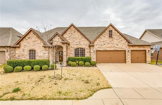 1135 Clairemont Lane - 1135 Clairemont Ln, Burleson, TX 76028