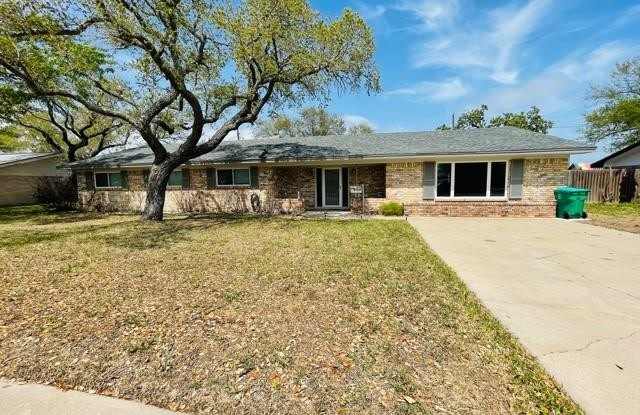 1406 W Palm Dr - 1406 West Palm Drive, Aransas Pass, TX 78336