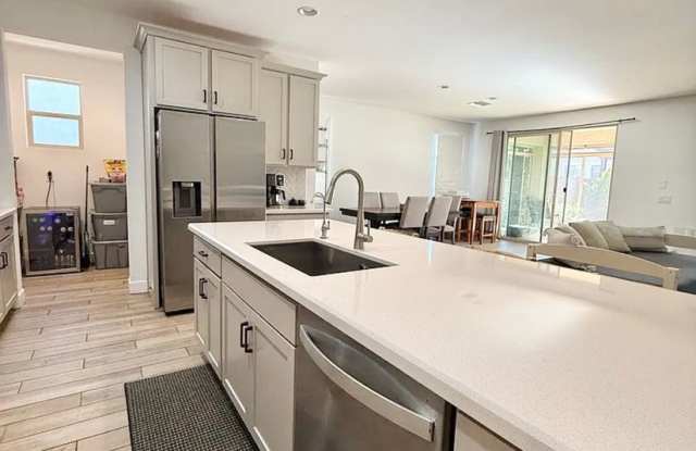 Stunning Single Level 3 Bedroom/2 Bath Home in Estrella! Gallery 4