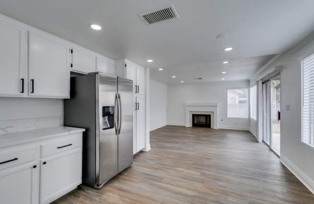 Updated 4-Bedroom Home with Spacious Backyard! Gallery 4