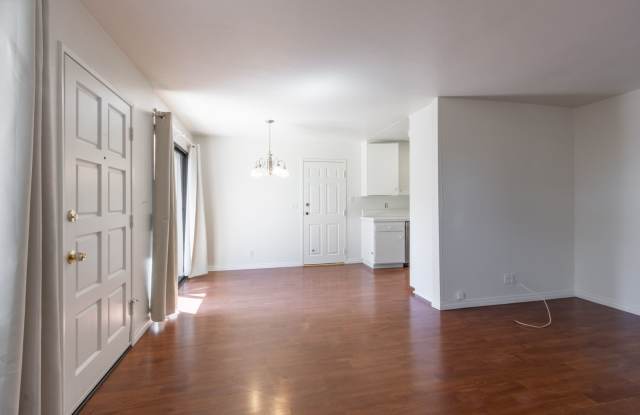 Ventura 2 Bedroom Condo close to Govt Center Gallery 4