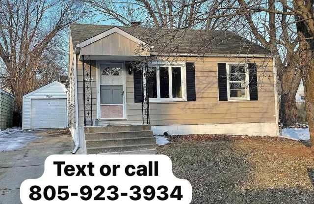 2210 N Flora Ave photos photos