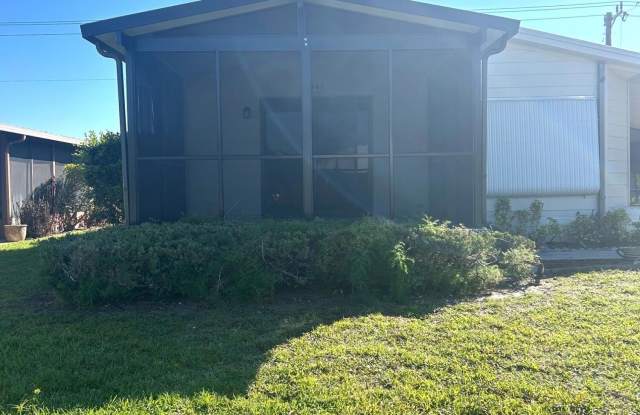 7445 SE Independence Avenue photos photos