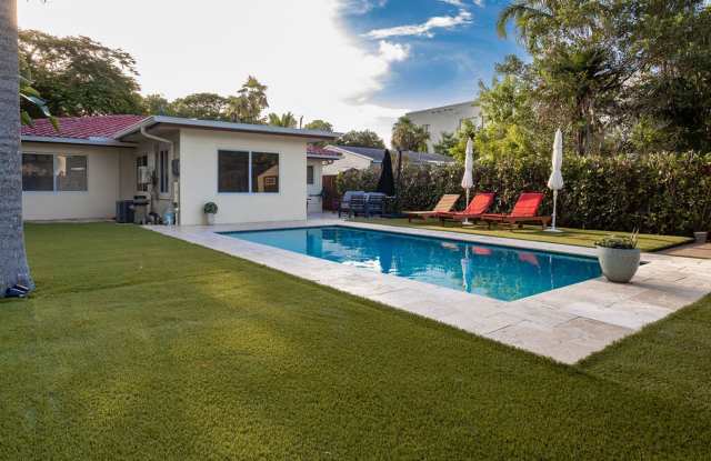 Beautiful Fort Lauderdale Home with New Pool and Modern Upgrades | Furnished or Unfurnished | Flexible Rental Terms Gallery 3