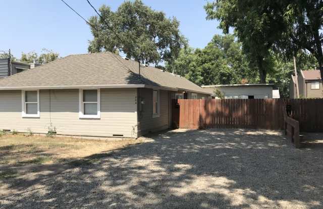 4 bedroom 2 bath next to Chico State. photos photos