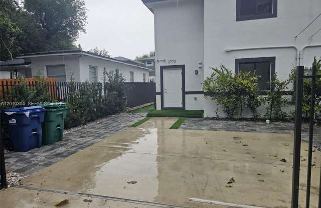 2773 NW 43rd Ter photos photos