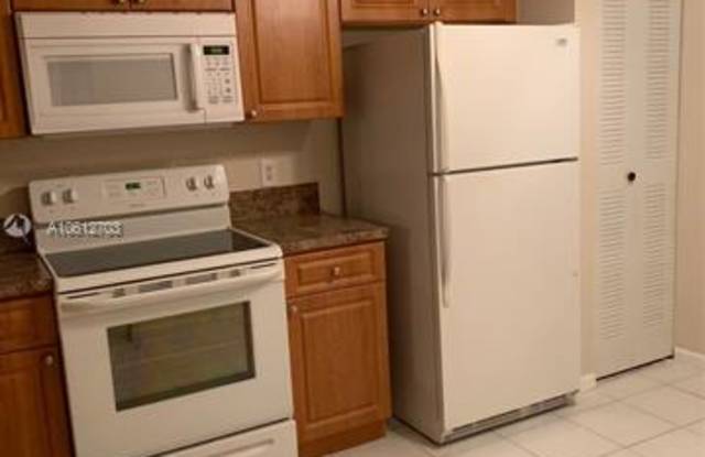 901 SW 138th Ave - 901 SW 138th Ave, Pembroke Pines, FL 33027