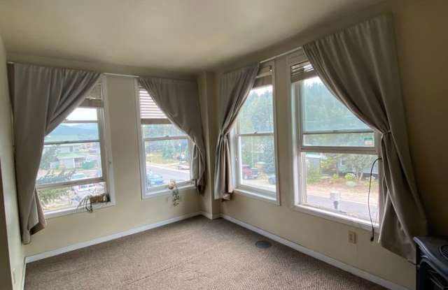 In town 1 bedroom/1 bathroom plus large laundry/storage area available for a 1 year lease! photos photos