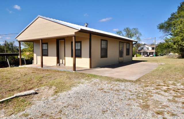 FOR LEASE! Cozy One Bedroom Home With Central Heat & Air & Vinyl Plank Flooring. Gallery 3