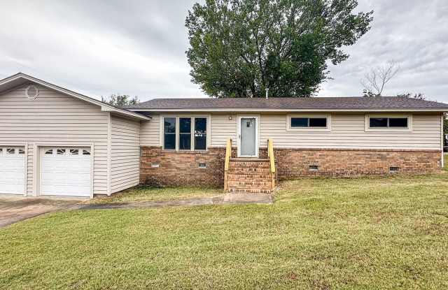 MOVE IN READY TODAY! - 525 West Gary Street, Greenwood, AR 72936