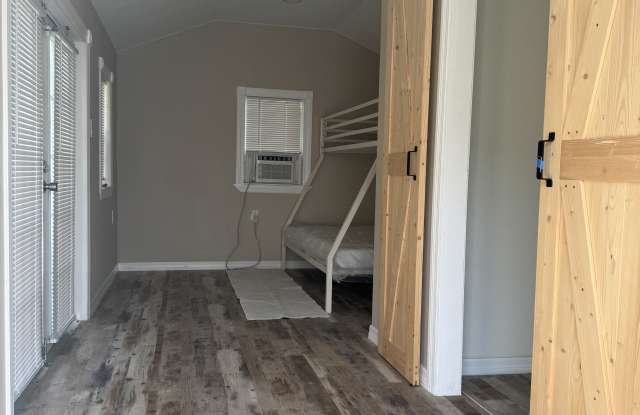 2561 Southeast Victory Avenue photos photos