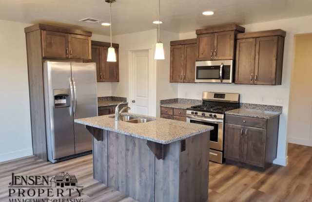 4 Bedroom Home in Desert Bluffs Gallery 3