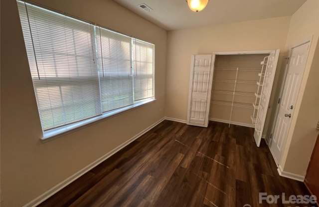 1018 Little rock Court Gallery 4