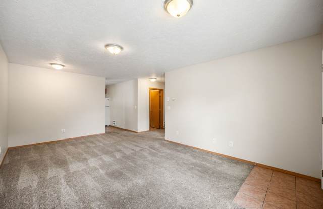 Spacious 3-Bed Duplex in Central Spokane — Washer/Dryer Included Gallery 3