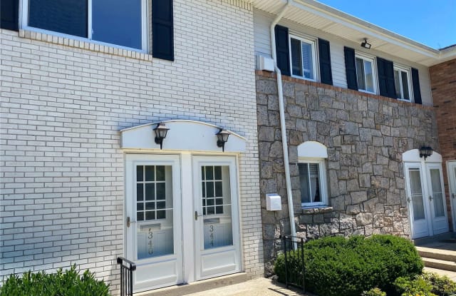 340 Dawson Lane - 340 Dawson Lane, Jericho, NY 11753