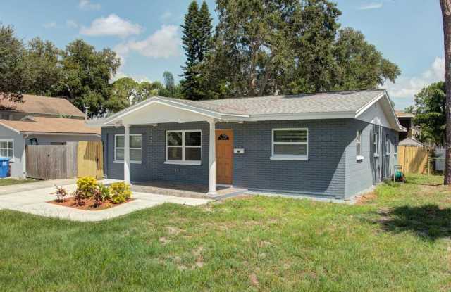 1727 SHORE ACRES BOULEVARD NE Gallery 2