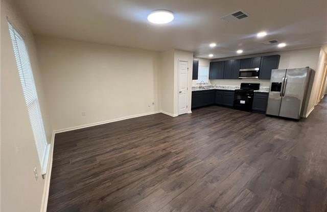3925 RONEAGLE Way Gallery 2