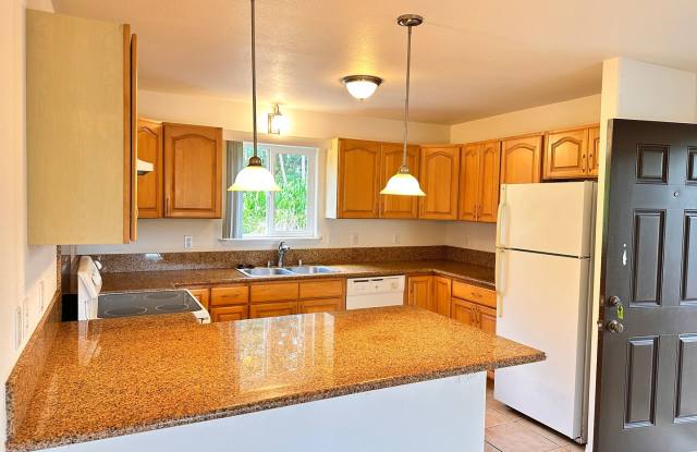 Lease Pending - Ponahawai Quadplex photos photos