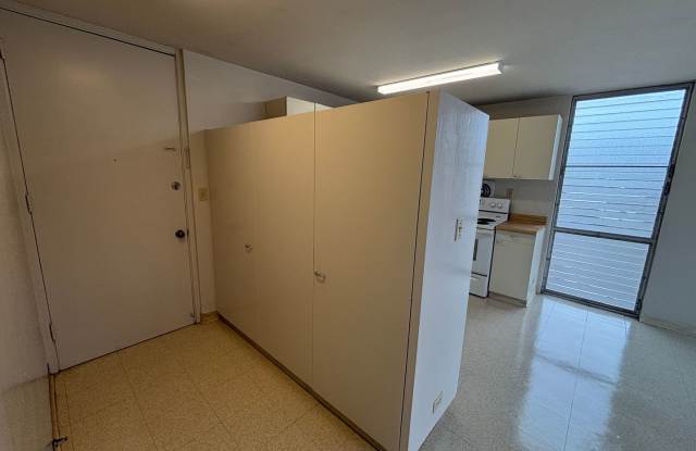 Moiliili/University - 2 Bdrm/1 Bath/1 Prkg - $1,675 - 810 University Avenue, Honolulu, HI 96826