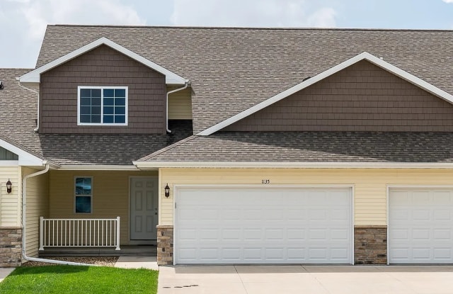 1135 Honey Creek Way Northeast - 1 - 1135 Honey Creek Way Northeast, Cedar Rapids, IA 52402