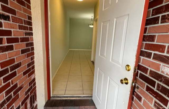 Lovely Townhome in Gate Community! Gallery 3