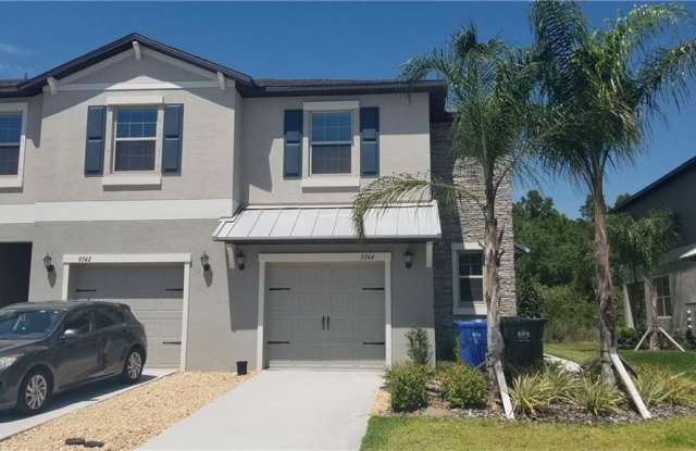 9744 Pembrooke Pines DR Gallery 2