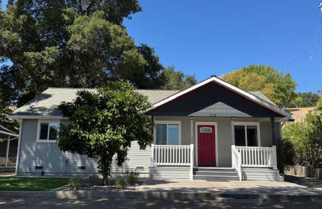 2 bedroom 2 bath home - 2462 Cielo Vista Road, Paso Robles, CA 93446