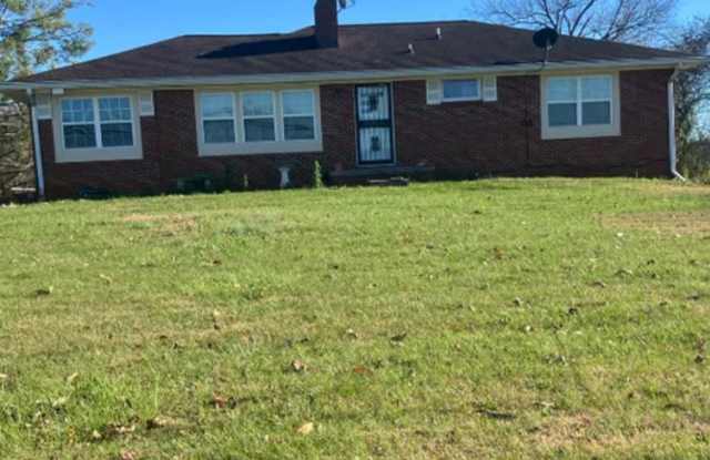 Powell 37849 - 3 bedroom 2 bath - call Lisa Vineyard or Shannon Russell 865-216-9334 - 4732 West Beaver Creek Drive, Knox County, TN 37849