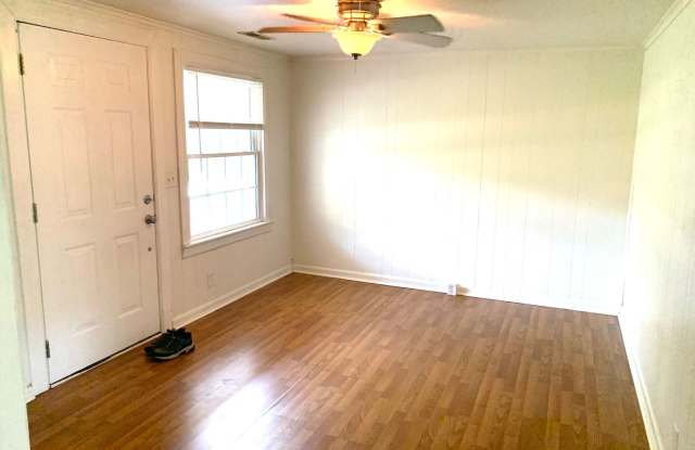 2 Bedroom 1 Bath Duplex with Great Yard! $1250/mo photos photos